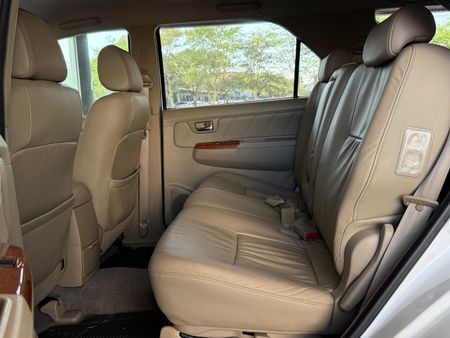 2011-Toyota-Fortuner-30-D-4D-Raised-Body_20