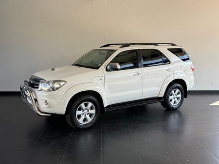 2011-Toyota-Fortuner-30-D-4D-Raised-Body_2