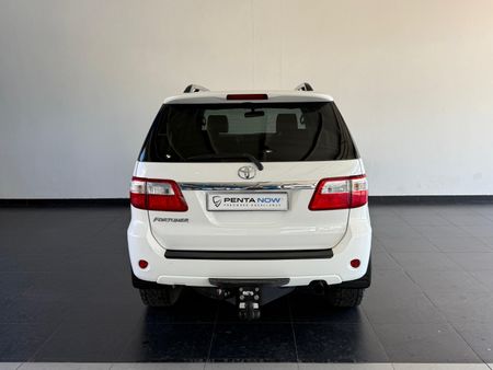 2011-Toyota-Fortuner-30-D-4D-Raised-Body_6