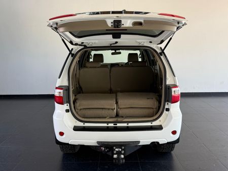 2011-Toyota-Fortuner-30-D-4D-Raised-Body_7