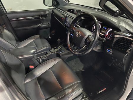2020-Toyota-Hilux-Legend-50_3