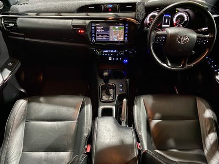 2020-Toyota-Hilux-Legend-50_5