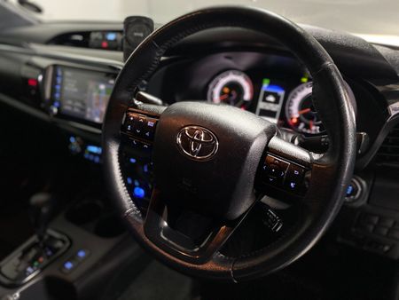 2020-Toyota-Hilux-Legend-50_7
