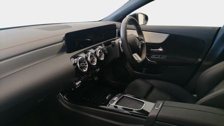 2026-Mercedes-Benz-CLA-200-Progressive_11
