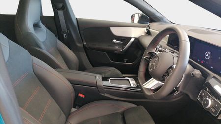 2026-Mercedes-Benz-CLA-200-Progressive_13