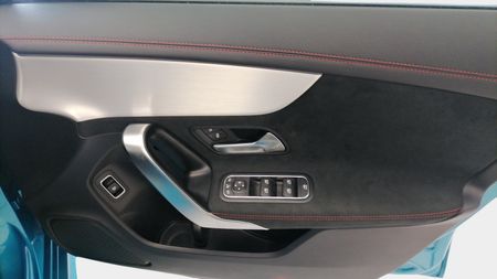 2026-Mercedes-Benz-CLA-200-Progressive_17
