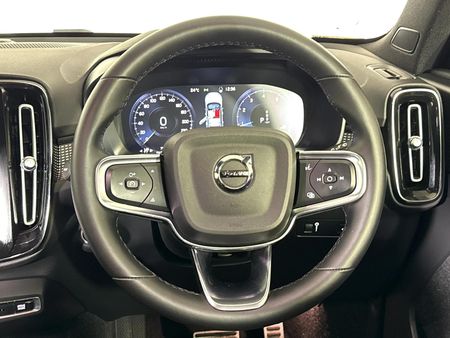 2022-Volvo-XC40-T4-R-Design-Auto_12