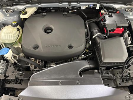 2022-Volvo-XC40-T4-R-Design-Auto_13