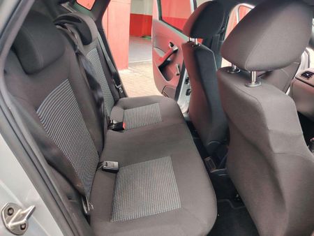 2023-Volkswagen-Polo-Vivo-14-Comfortline-5-dr_13