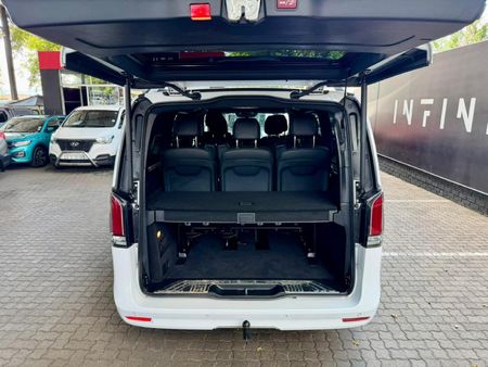 2025-Mercedes-Benz-V-Class-V300d-Exclusive_9