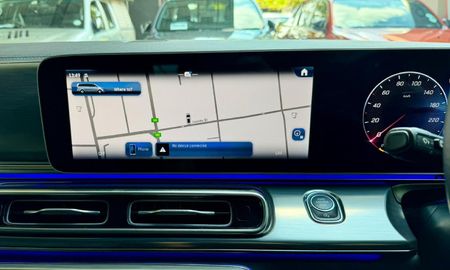 2025-Mercedes-Benz-V-Class-V300d-Exclusive_12