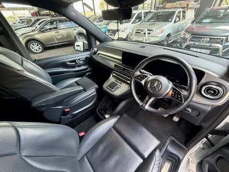 2025-Mercedes-Benz-V-Class-V300d-Exclusive_15