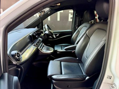 2025-Mercedes-Benz-V-Class-V300d-Exclusive_16