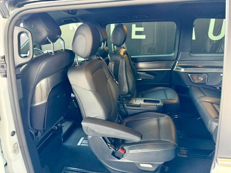 2025-Mercedes-Benz-V-Class-V300d-Exclusive_17