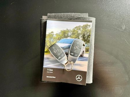 2025-Mercedes-Benz-V-Class-V300d-Exclusive_19