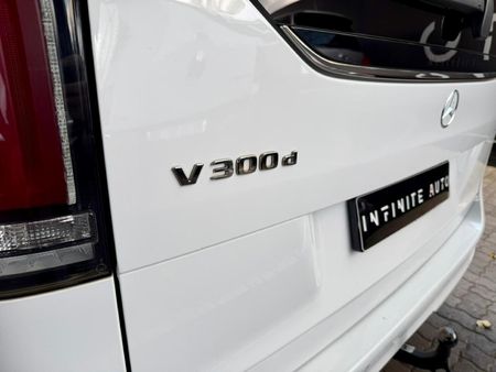 2025-Mercedes-Benz-V-Class-V300d-Exclusive_3