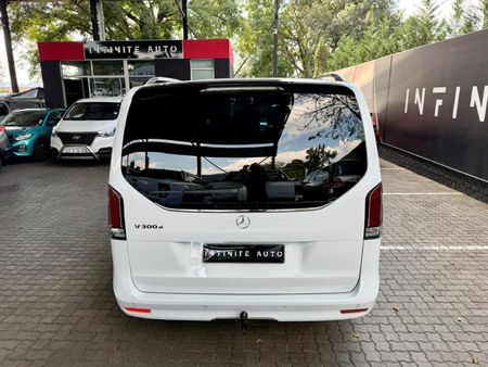 2025-Mercedes-Benz-V-Class-V300d-Exclusive_4