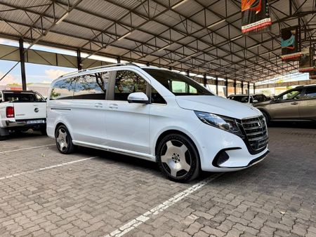2025-Mercedes-Benz-V-Class-V300d-Exclusive_6