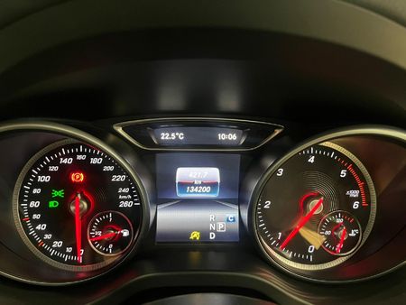 2017-Mercedes-Benz-CLA-200d-Urban-Auto_10