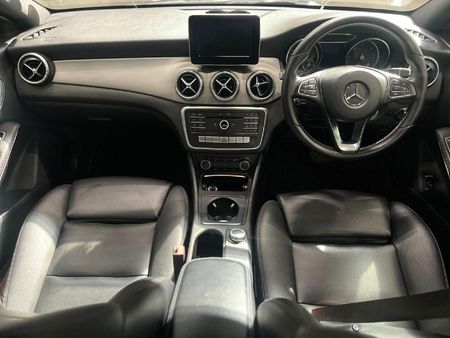 2017-Mercedes-Benz-CLA-200d-Urban-Auto_11