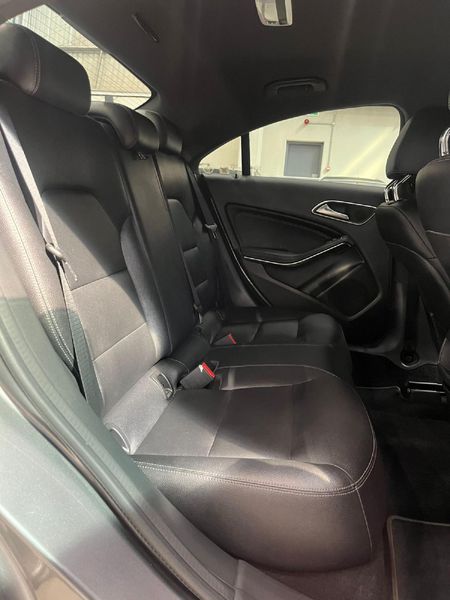 2017-Mercedes-Benz-CLA-200d-Urban-Auto_12