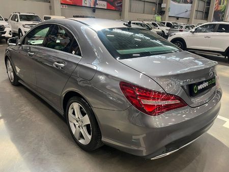 2017-Mercedes-Benz-CLA-200d-Urban-Auto_4