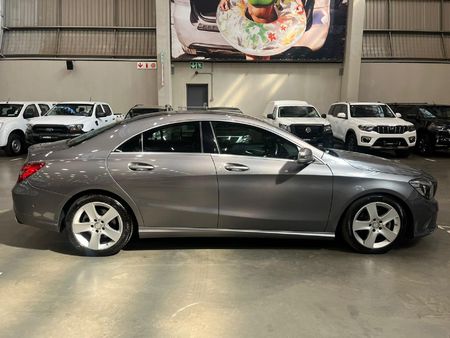 2017-Mercedes-Benz-CLA-200d-Urban-Auto_7