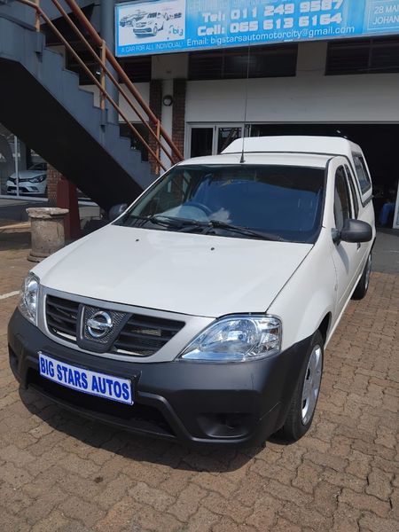 2019-Nissan-NP200-16_0