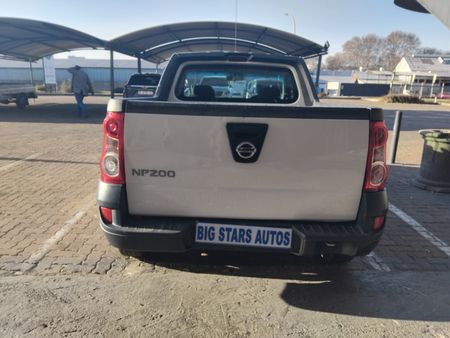 2019-Nissan-NP200-16_7