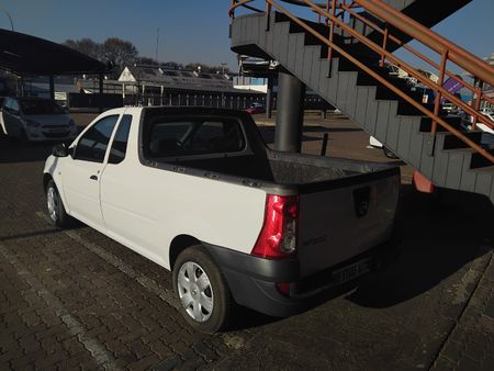 2019-Nissan-NP200-16_8