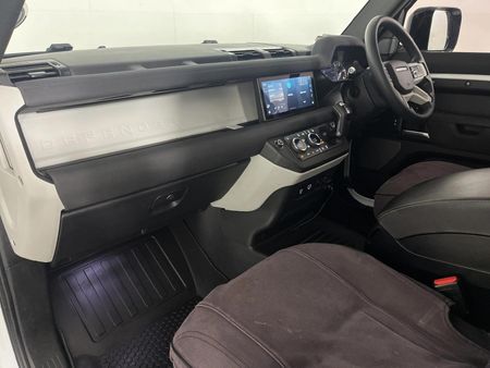 2021-Land-Rover-Defender-110-D240-177kW_5