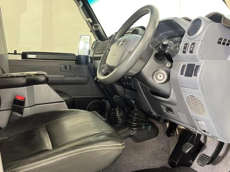 2020-Toyota-Land-Cruiser-79-45-D-Double-Cab_9