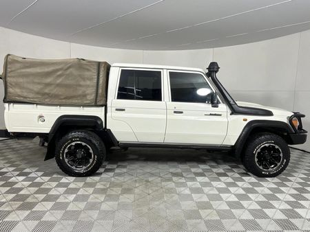 2020-Toyota-Land-Cruiser-79-45-D-Double-Cab_17