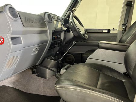 2020-Toyota-Land-Cruiser-79-45-D-Double-Cab_8