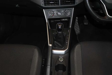 2024-Volkswagen-Polo-10-TSI-Life_10