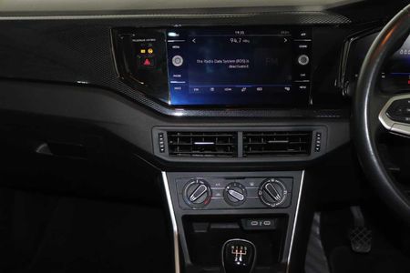 2024-Volkswagen-Polo-10-TSI-Life_11