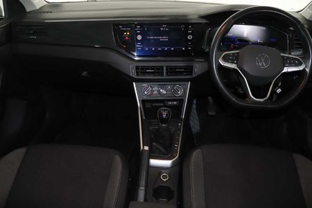 2024-Volkswagen-Polo-10-TSI-Life_7