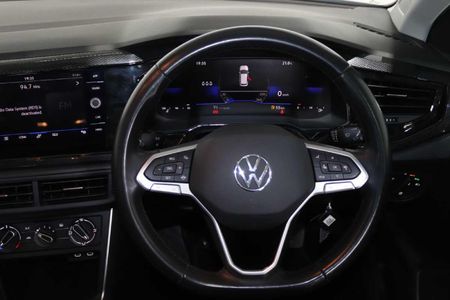 2024-Volkswagen-Polo-10-TSI-Life_8