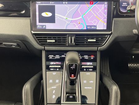2018-Porsche-Cayenne-Auto_10