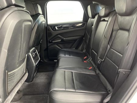 2018-Porsche-Cayenne-Auto_3