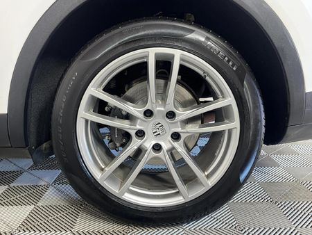 2018-Porsche-Cayenne-Auto_6