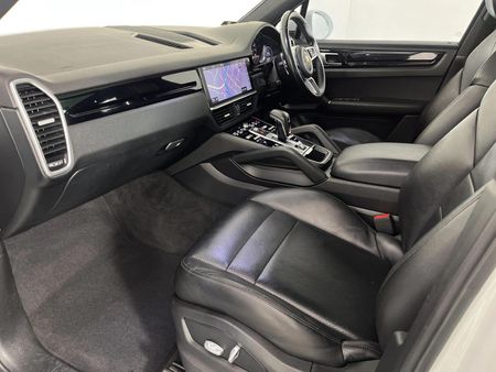 2018-Porsche-Cayenne-Auto_8