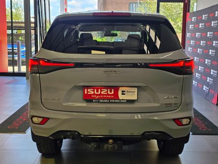 2025-Isuzu-Mu-x-30D-LS-4x4-Auto_9