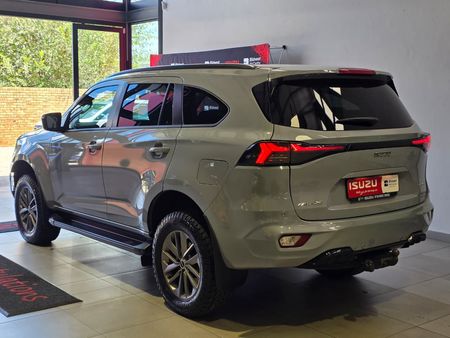 2025-Isuzu-Mu-x-30D-LS-4x4-Auto_5