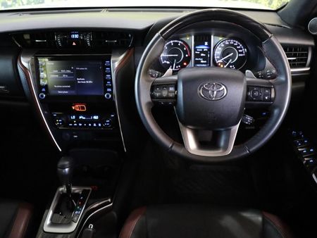 2025-Toyota-Fortuner-28-GD-6-RB-Auto_9