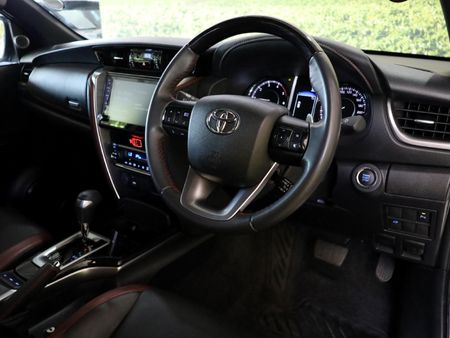 2025-Toyota-Fortuner-28-GD-6-RB-Auto_10