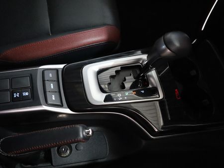 2025-Toyota-Fortuner-28-GD-6-RB-Auto_11