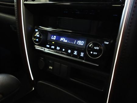 2025-Toyota-Fortuner-28-GD-6-RB-Auto_12