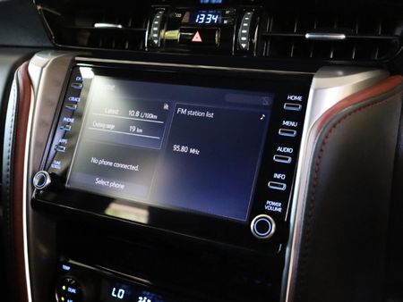 2025-Toyota-Fortuner-28-GD-6-RB-Auto_13