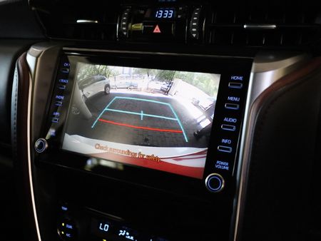 2025-Toyota-Fortuner-28-GD-6-RB-Auto_15